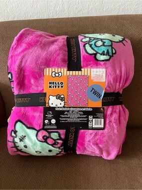 NWT Rare Hello Kitty Halloween Frankenstein Pumpkin Pink Plush Twin Size Blanket